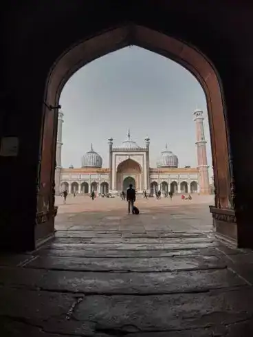 Things to do in Agra: India Tour Guide 2022 15 Jama Masjid entrance