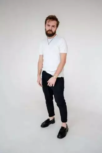 What to Wear With Black Jeans Men (Fashion Guide 2022) 3