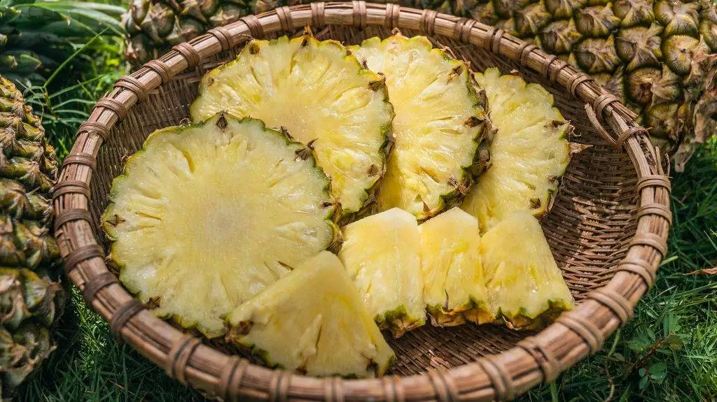 How to Cut a Pineapple Like a Pro: 16 Expert Tips 6