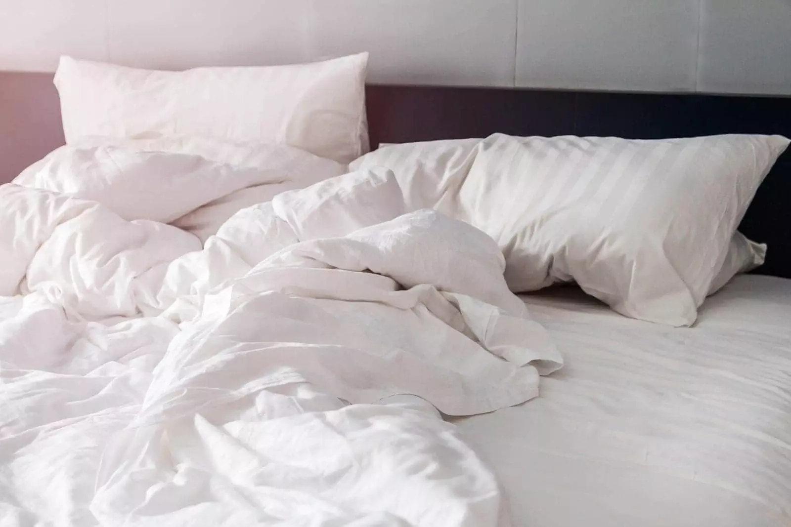 How to Clean a Mattress: 8 Cleaning Tips 2
