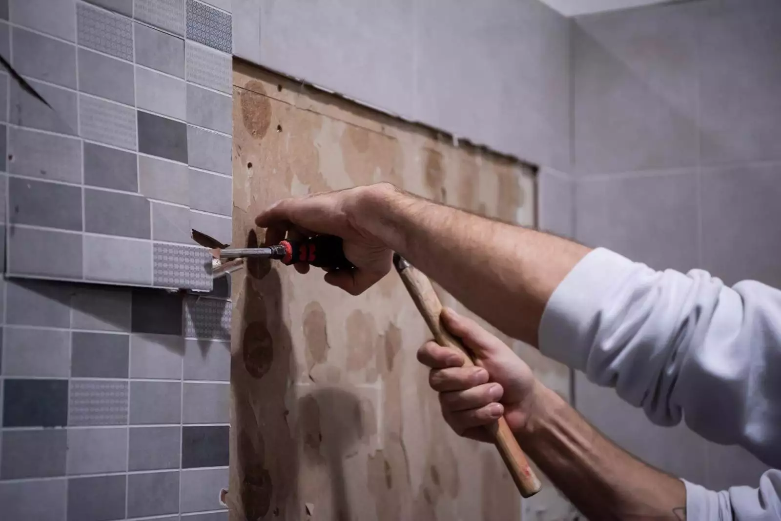 How to Tile a Shower: 15 Easy Steps 3